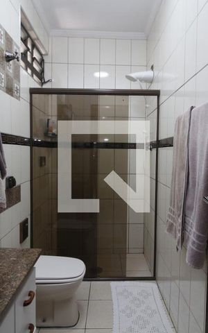 Casa à venda com 161m², 3 quartos e 2 vagasBanheiro 