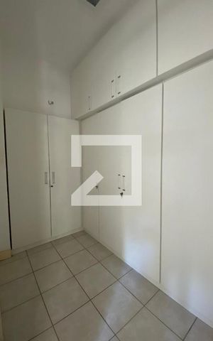 Apartamento à venda com 160m², 3 quartos e 2 vagas Apartamento à venda com 160m², 3 quartos e 2 vagasQuarto de serviço
