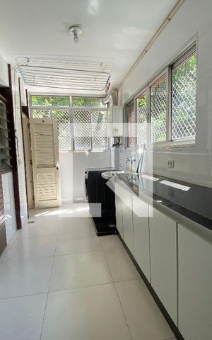 Apartamento à venda com 160m², 3 quartos e 2 vagas Apartamento à venda com 160m², 3 quartos e 2 vagasÁrea de serviço
