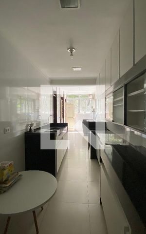 Apartamento à venda com 160m², 3 quartos e 2 vagas Apartamento à venda com 160m², 3 quartos e 2 vagasCozinha