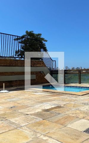Apartamento à venda com 160m², 3 quartos e 2 vagas Apartamento à venda com 160m², 3 quartos e 2 vagasÁrea comum - Piscina
