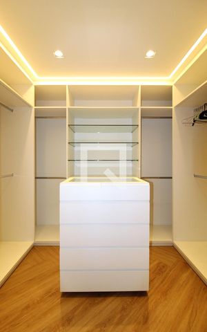 Apartamento para alugar com 120m², 2 quartos e 1 vagaCloset da Suíte 2