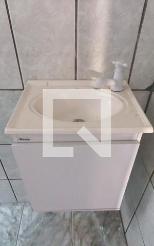 Casa para alugar com 50m², 2 quartos e sem vaga Casa para alugar com 50m², 2 quartos e sem vagaBanheiro