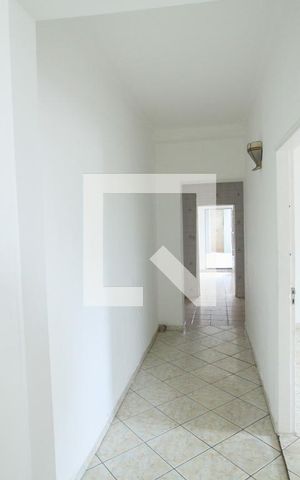 Casa à venda com 100m², 3 quartos e sem vaga Casa à venda com 100m², 3 quartos e sem vagaCorredor
