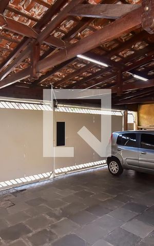 Casa à venda com 250m², 4 quartos e 4 vagas Casa à venda com 250m², 4 quartos e 4 vagasGaragem
