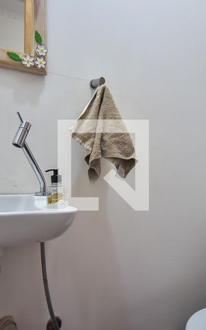 Casa à venda com 250m², 4 quartos e 4 vagas Casa à venda com 250m², 4 quartos e 4 vagasLavabo
