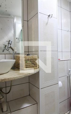 Casa de condomínio à venda com 80m², 3 quartos e 2 vagasBanheiro de Serviço