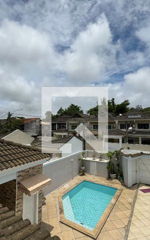 Casa de condomínio à venda com 180m², 3 quartos e 2 vagas Casa de condomínio à venda com 180m², 3 quartos e 2 vagasSuíte - Varanda - Vista