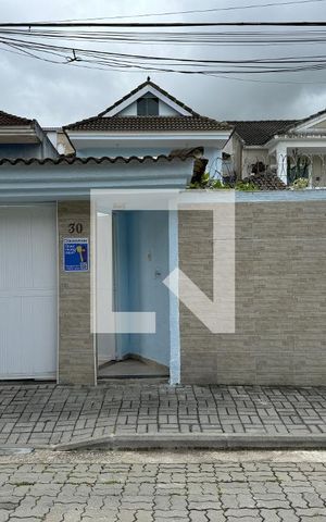 Casa de condomínio à venda com 180m², 3 quartos e 2 vagas Casa de condomínio à venda com 180m², 3 quartos e 2 vagasFachada