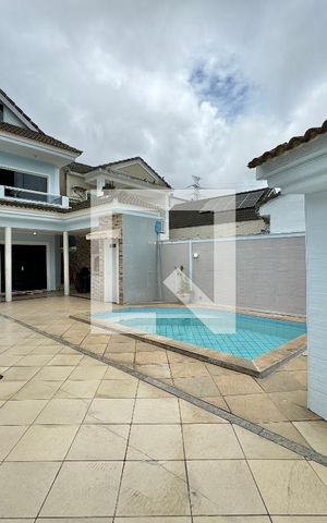 Casa de condomínio à venda com 180m², 3 quartos e 2 vagas Casa de condomínio à venda com 180m², 3 quartos e 2 vagasÁrea externa