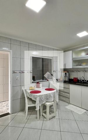 Casa de condomínio à venda com 180m², 3 quartos e 2 vagas Casa de condomínio à venda com 180m², 3 quartos e 2 vagasCozinha