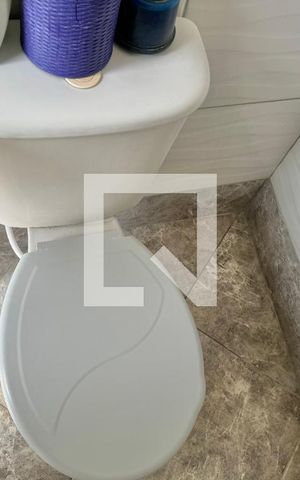 Casa de condomínio à venda com 180m², 3 quartos e 2 vagas Casa de condomínio à venda com 180m², 3 quartos e 2 vagasÁrea externa - Lavabo