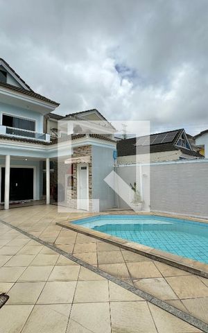 Casa de condomínio à venda com 180m², 3 quartos e 2 vagas Casa de condomínio à venda com 180m², 3 quartos e 2 vagasÁrea externa