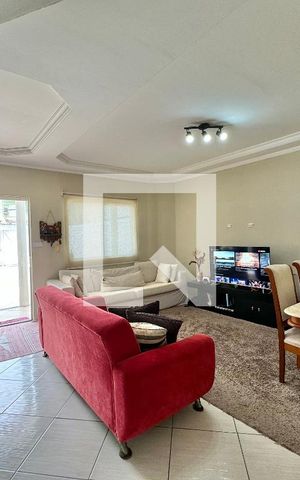 Casa de condomínio à venda com 180m², 3 quartos e 2 vagas Casa de condomínio à venda com 180m², 3 quartos e 2 vagasSala