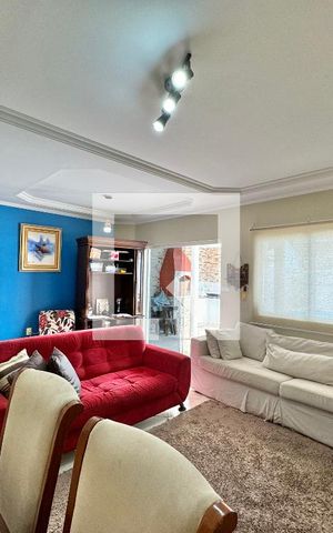 Casa de condomínio à venda com 180m², 3 quartos e 2 vagas Casa de condomínio à venda com 180m², 3 quartos e 2 vagasSala