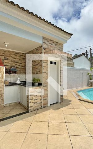 Casa de condomínio à venda com 180m², 3 quartos e 2 vagas Casa de condomínio à venda com 180m², 3 quartos e 2 vagasÁrea externa