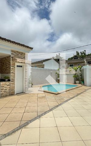 Casa de condomínio à venda com 180m², 3 quartos e 2 vagas Casa de condomínio à venda com 180m², 3 quartos e 2 vagasÁrea externa