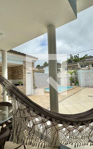 Casa de condomínio à venda com 180m², 3 quartos e 2 vagas Casa de condomínio à venda com 180m², 3 quartos e 2 vagasÁrea externa