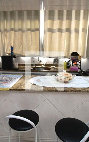 Casa à venda com 235m², 3 quartos e 2 vagasCozinha