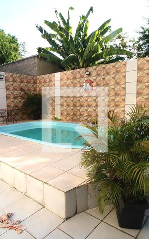 Casa à venda com 235m², 3 quartos e 2 vagasPiscina