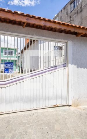 Casa à venda com 350m², 4 quartos e 5 vagas Casa à venda com 350m², 4 quartos e 5 vagasFachada