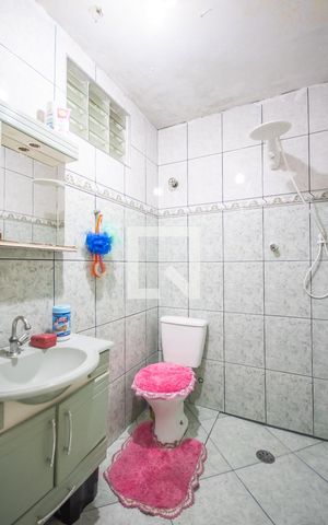 Casa à venda com 350m², 4 quartos e 5 vagas Casa à venda com 350m², 4 quartos e 5 vagasBanheiro da Suíte