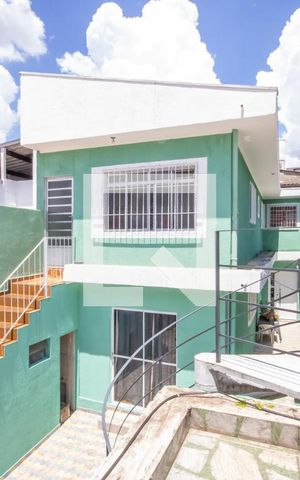 Casa à venda com 350m², 4 quartos e 5 vagas Casa à venda com 350m², 4 quartos e 5 vagasTerraço
