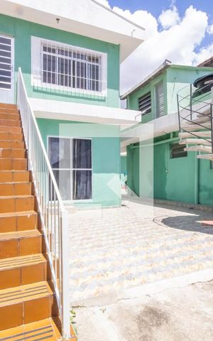 Casa à venda com 350m², 4 quartos e 5 vagas Casa à venda com 350m², 4 quartos e 5 vagasEntrada