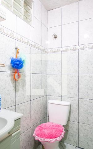 Casa à venda com 350m², 4 quartos e 5 vagas Casa à venda com 350m², 4 quartos e 5 vagasBanheiro da Suíte