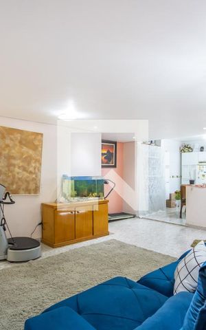 Casa à venda com 350m², 4 quartos e 5 vagas Casa à venda com 350m², 4 quartos e 5 vagasSala