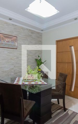 Casa à venda com 250m², 3 quartos e 6 vagas Casa à venda com 250m², 3 quartos e 6 vagasSala de Jantar
