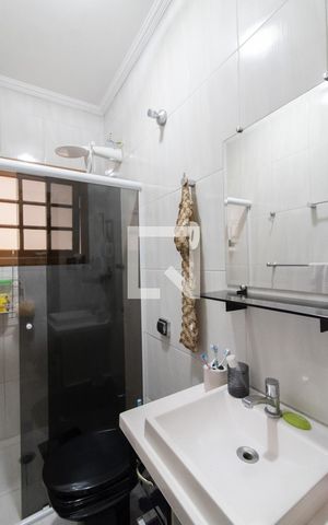 Casa à venda com 250m², 3 quartos e 6 vagas Casa à venda com 250m², 3 quartos e 6 vagasBanheiro