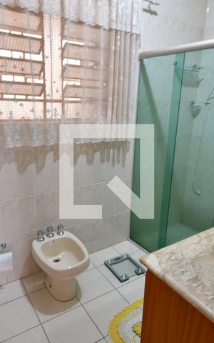 Casa para alugar com 400m², 2 quartos e 2 vagasBanheiro 2