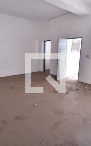 Casa para alugar com 400m², 2 quartos e 2 vagasPorão - Sala