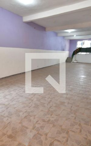 Casa para alugar com 400m², 2 quartos e 2 vagasSalão Fundos