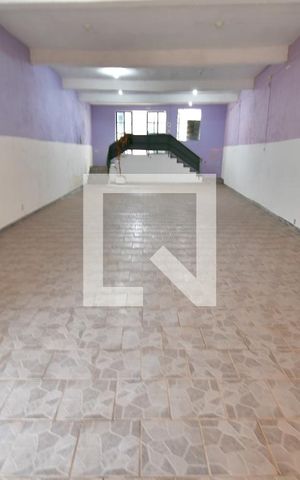 Casa para alugar com 400m², 2 quartos e 2 vagasSalão Fundos