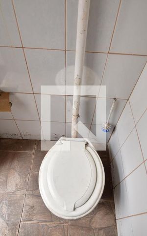 Casa para alugar com 400m², 2 quartos e 2 vagasBanheiro de serviço