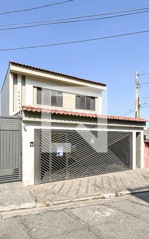Casa à venda com 256m², 4 quartos e 6 vagasFachada + plaquinha