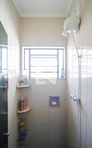 Casa à venda com 256m², 4 quartos e 6 vagasBanheiro