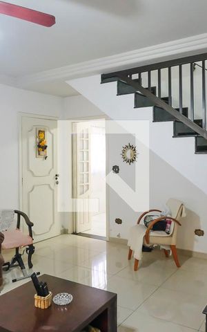 Casa à venda com 256m², 4 quartos e 6 vagasSala