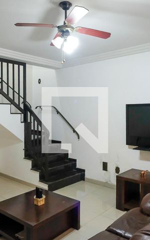 Casa à venda com 256m², 4 quartos e 6 vagasSala