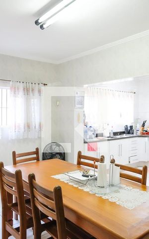 Casa à venda com 256m², 4 quartos e 6 vagasCozinha