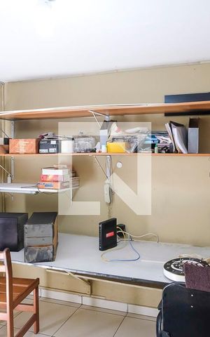 Casa à venda com 256m², 4 quartos e 6 vagasQuarto área de serviço