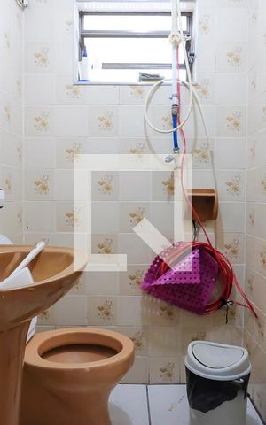 Casa à venda com 256m², 4 quartos e 6 vagasBanheiro área de serviço