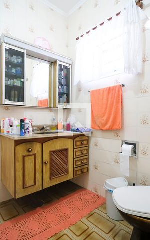 Casa à venda com 256m², 4 quartos e 6 vagasBanheiro