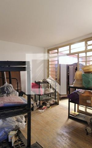 Casa à venda com 200m², 4 quartos e 2 vagasSala de TV