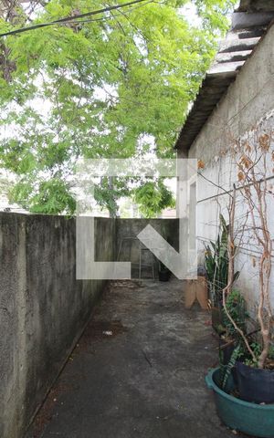 Casa à venda com 200m², 4 quartos e 2 vagasSacada dos Quartos 1 e 2
