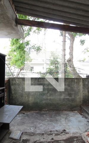 Casa à venda com 200m², 4 quartos e 2 vagasSacada dos Quartos 1 e 2