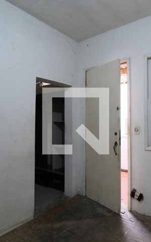 Casa à venda com 200m², 4 quartos e 2 vagasQuarto de Serviço