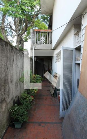 Casa à venda com 200m², 4 quartos e 2 vagasCorredor Externo